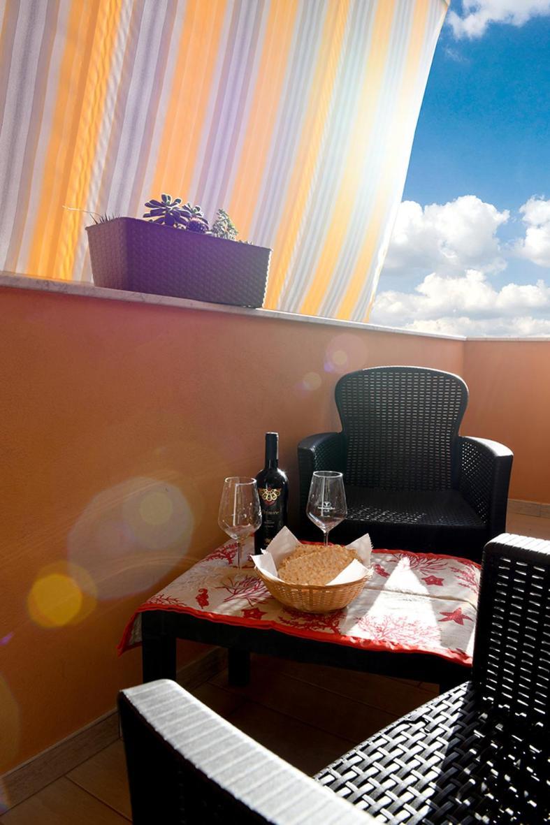Apartament Kris87 A 5 Minuti Dal Porto Alghero Zewnętrze zdjęcie